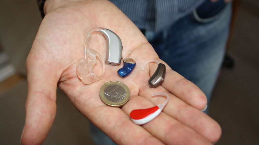 What Is the Difference Between Digital and Analog Hearing Aids?